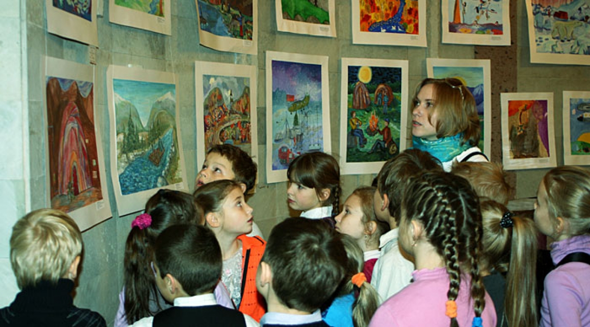 В музее-библиотеке открывается юбилейная выставка Детской галереи