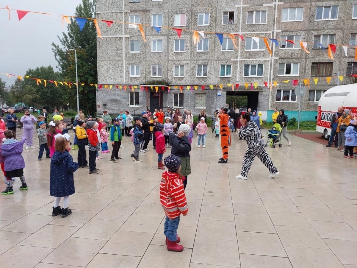 Праздничная программа «Дай пять!»